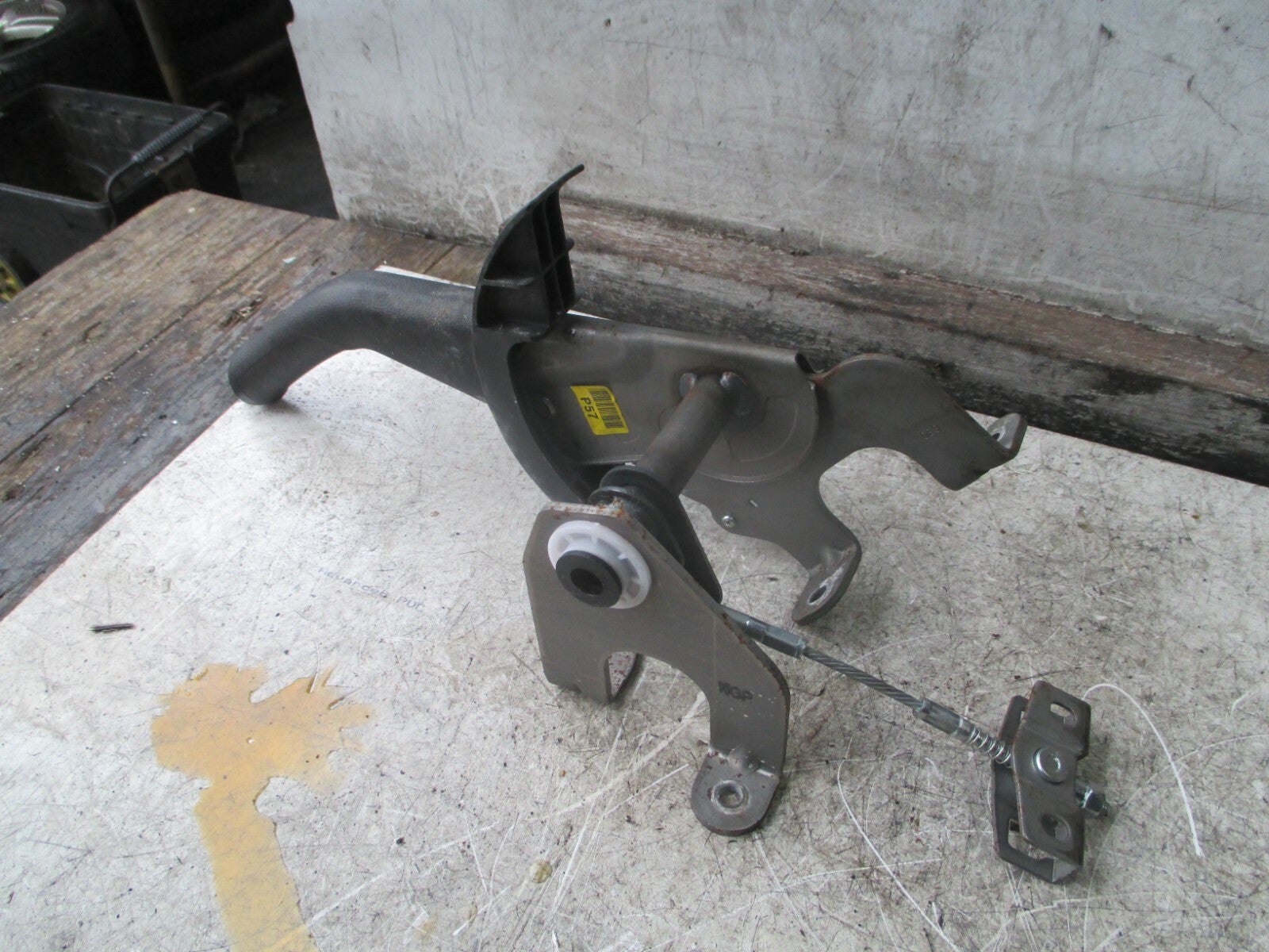 KIA VENGA 2018 MANUAL PARKING HANDBRAKE LEVER MECHANISM