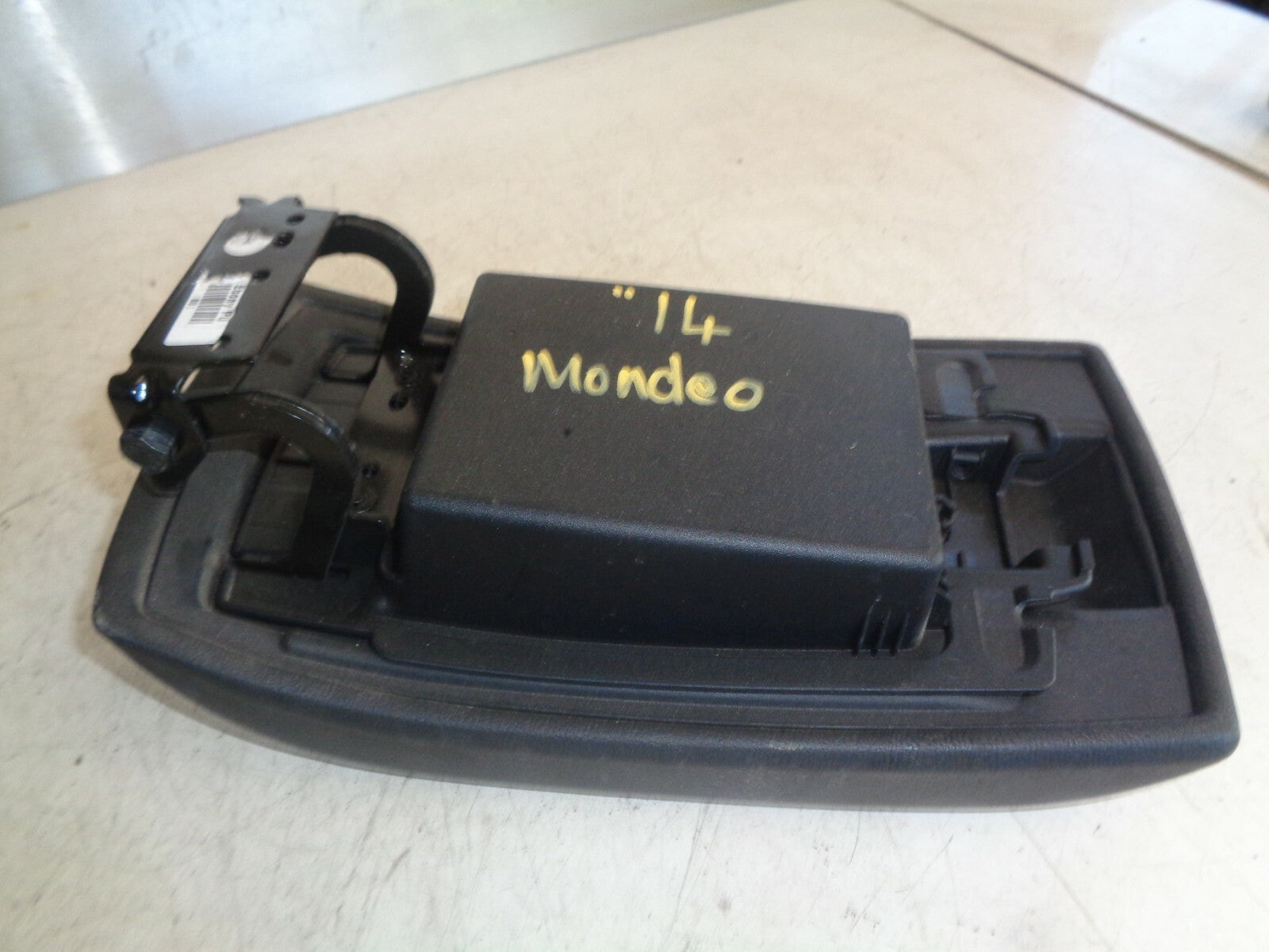 FORD MONDEO MK4 2014 CEMTRE CONSOLE LEATHER ARMREST BLACK