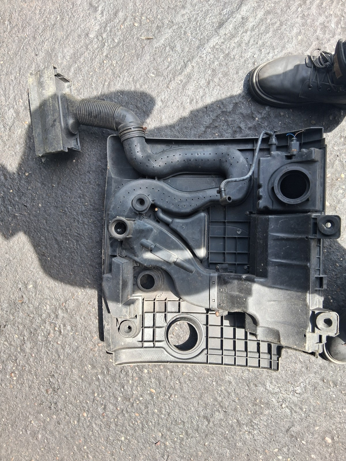 VW VOLKSWAGEN GOLF 2005 MK5 ENGINE COVER TOP LID 03C129607K