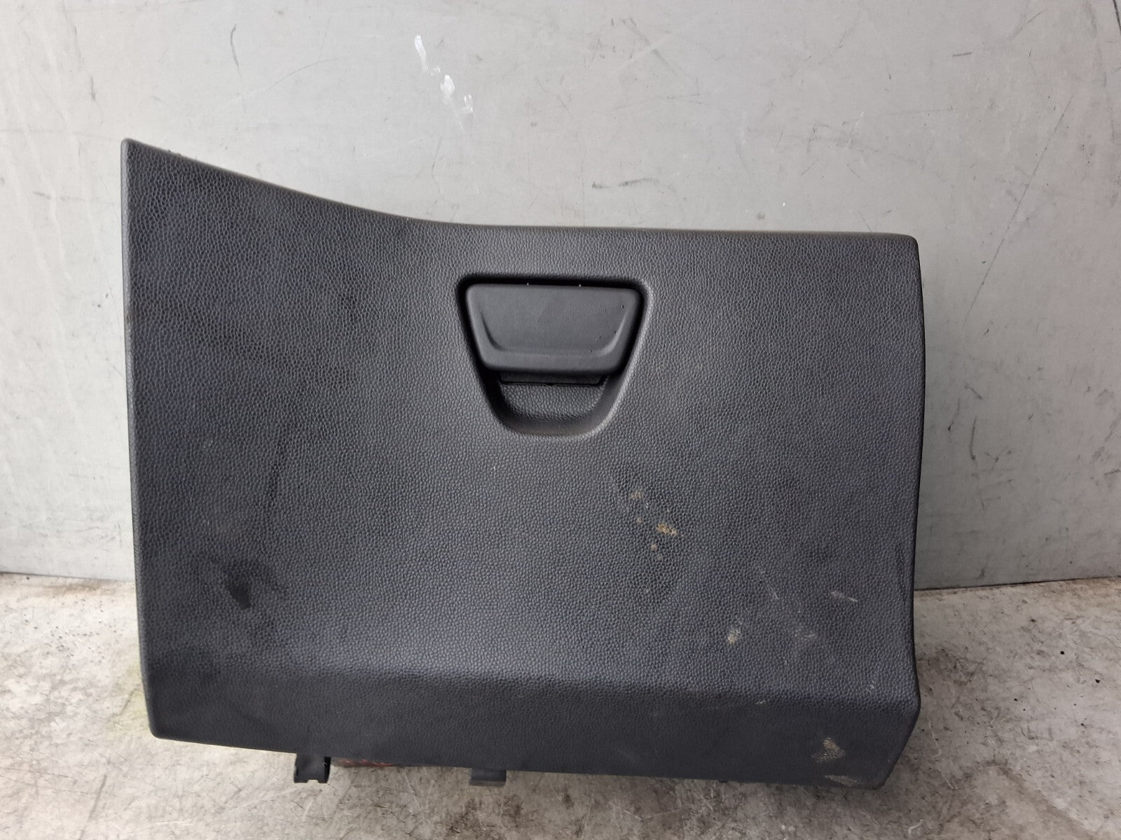 FORD FIESTA MK7 2016 DASHBOARD GLOVE BOX FRONT STORAGE COMPARTMENT BA61A06010