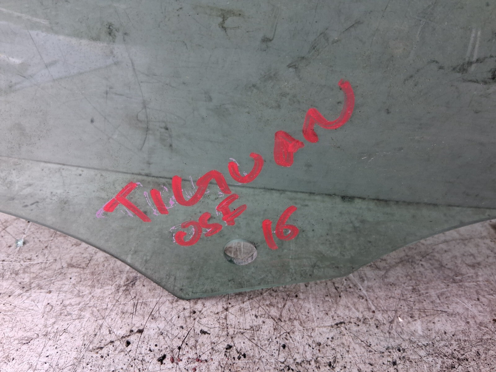 2016 VOLKSWAGEN TIGUAN OSF DRIVER SIDE FRONT RIGHT WINDOW GLASS 43R00098