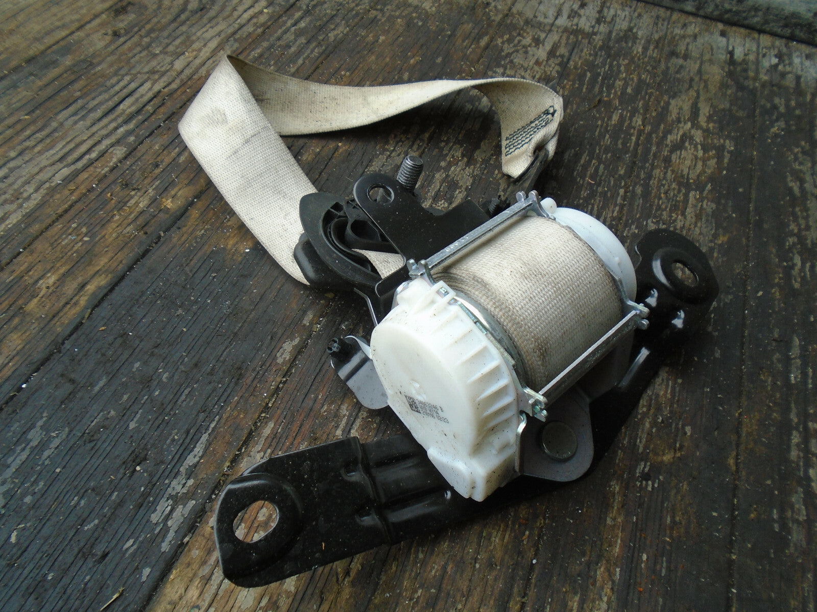 BMW 5 SERIES GT F07 OSR DRIVER SIDE REAR SEATBELT ASSEMBLY 34063246 7233532