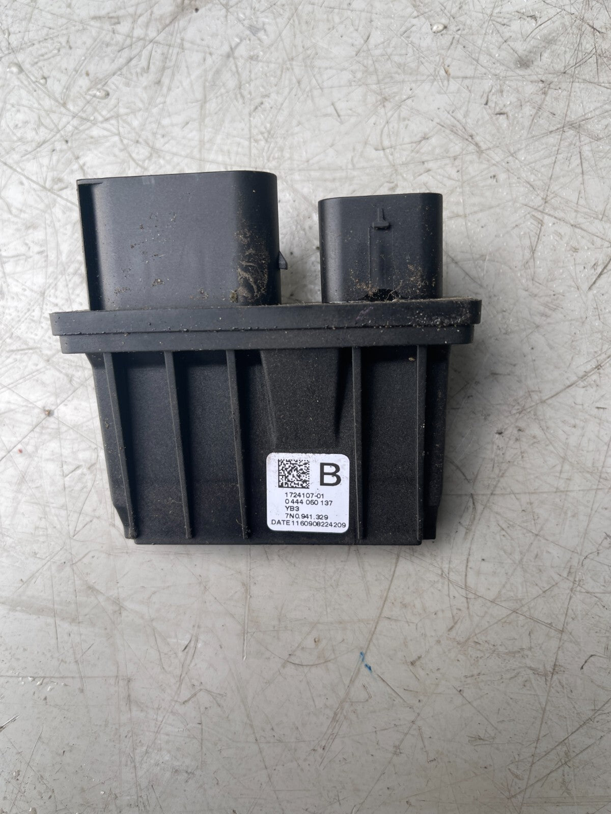 2016 VOLKSWAGEN TIGUAN CONTROL UNTI ADBLUE REDUCER 1724107-01