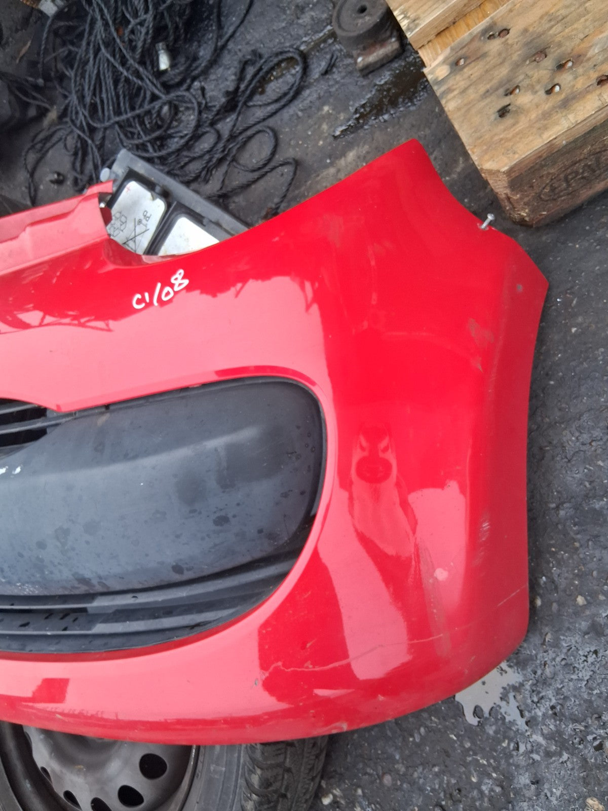 2008 CITROEN C1 3 DOOR COMPLETE FRONT BUMPER WITH GRILL RED
