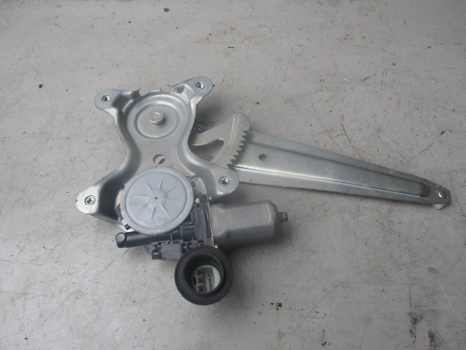 TOYOTA YARIS 2016 OSR DRIVER SIDE REAR WINDOW REGULATOR & MOTOR