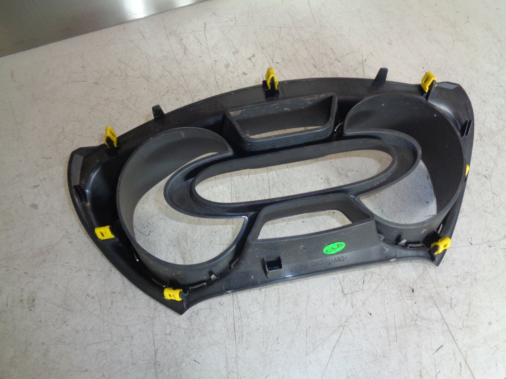 RENAULT CAPTUR 2018-19 SPEEDOMETER COWLING SURROUND TRIM 682504380R