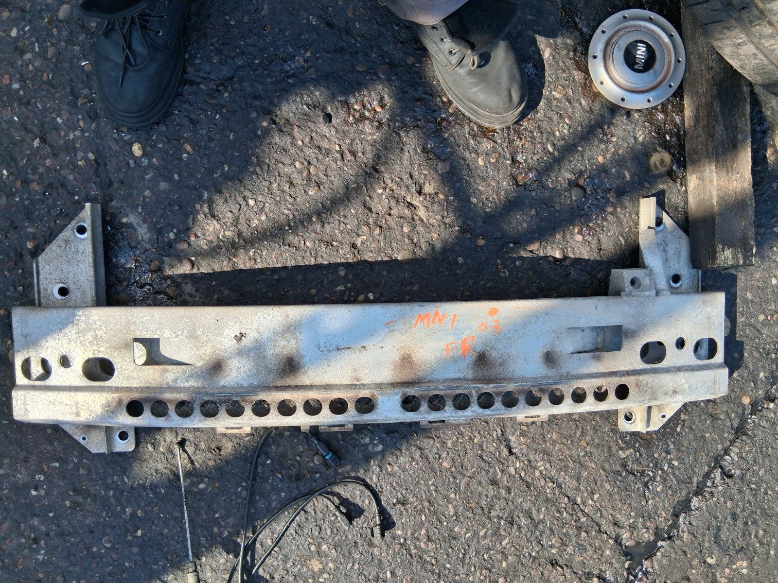 2003 BMW MINI COOPER R50 FRONT BUMPER CRASH BAR REINFORCEMENT BAR