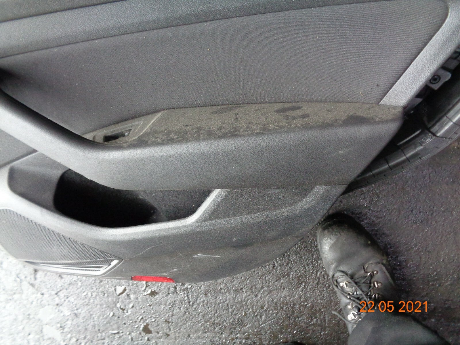 VOLKSWAGEN PASSAT 2018 OSR DRIVER SIDE REAR PLASTIC DOOR CARD PANEL LEATHER