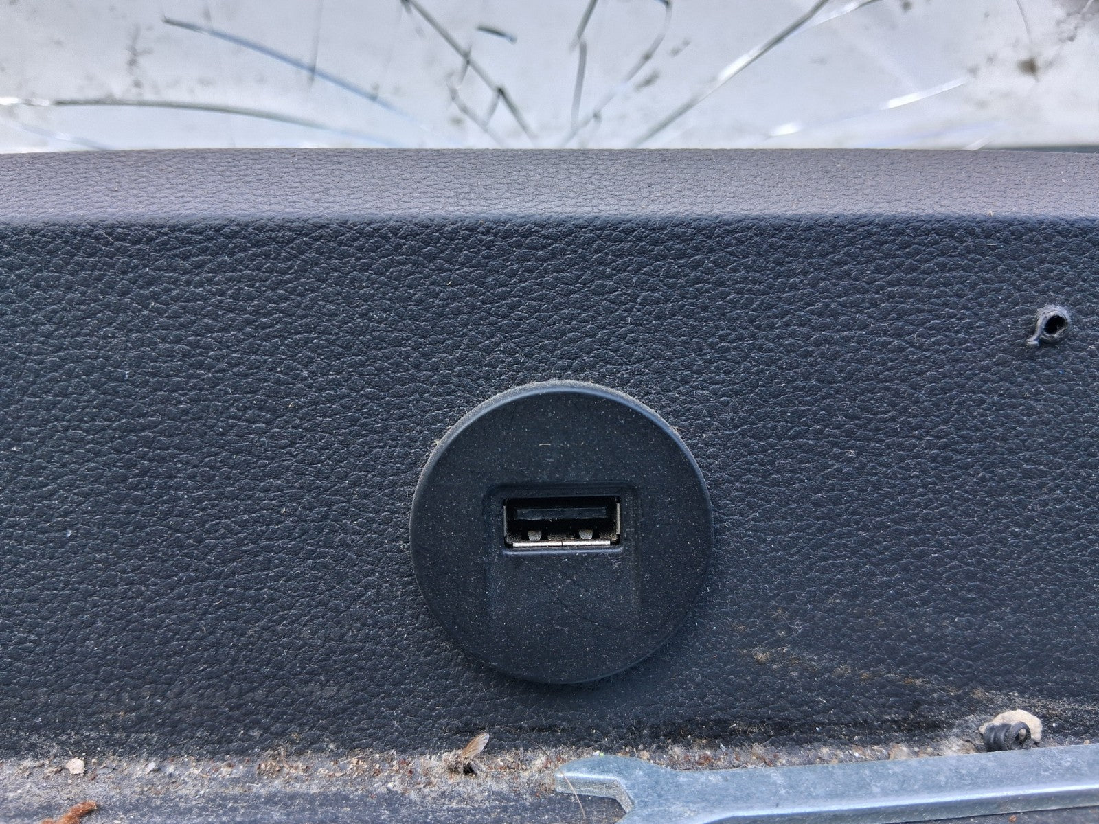 2024 RENAULT MASTER MK3 DASH USB PORT SOCKET CONNECTOR