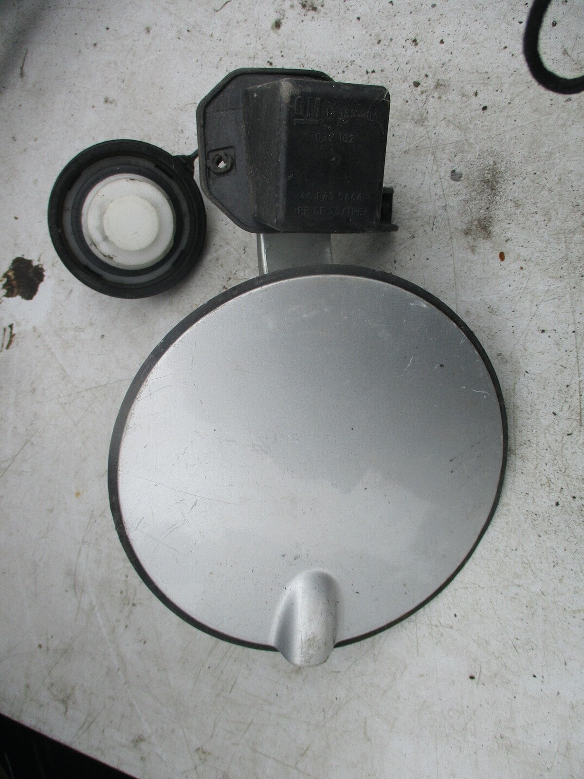 VAUXHALL CORSA D 1.3 DIESEL FUEL FILLER CAP 13 183 307 SILVER