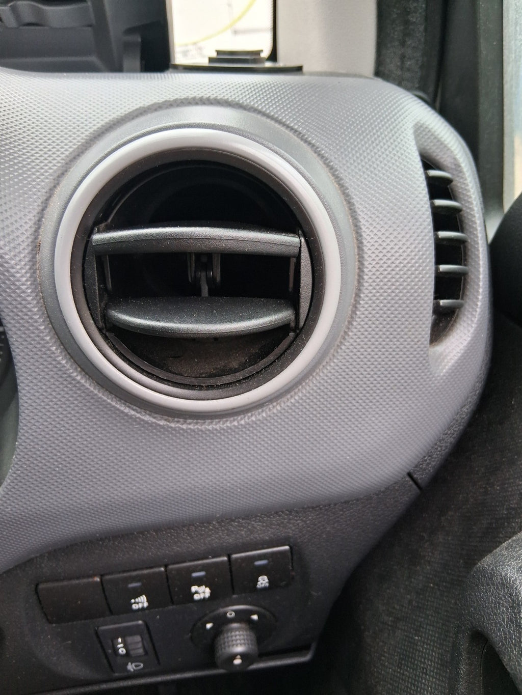 2017 CITROEN BERLINGO MK2 OSF DRIVER SIDE FRONT RIGHT AIR VENT