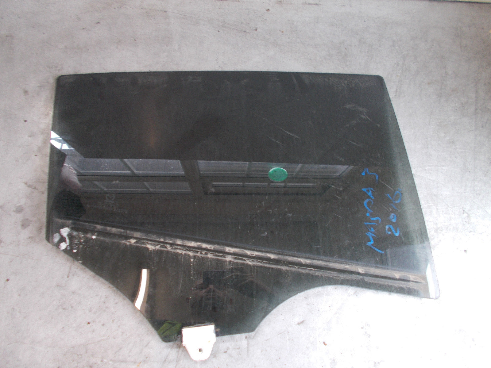 MAZDA 3 BM (MK3) 2016 OSR DRIVER SIDE REAR DOOR WINDOW GLASS
