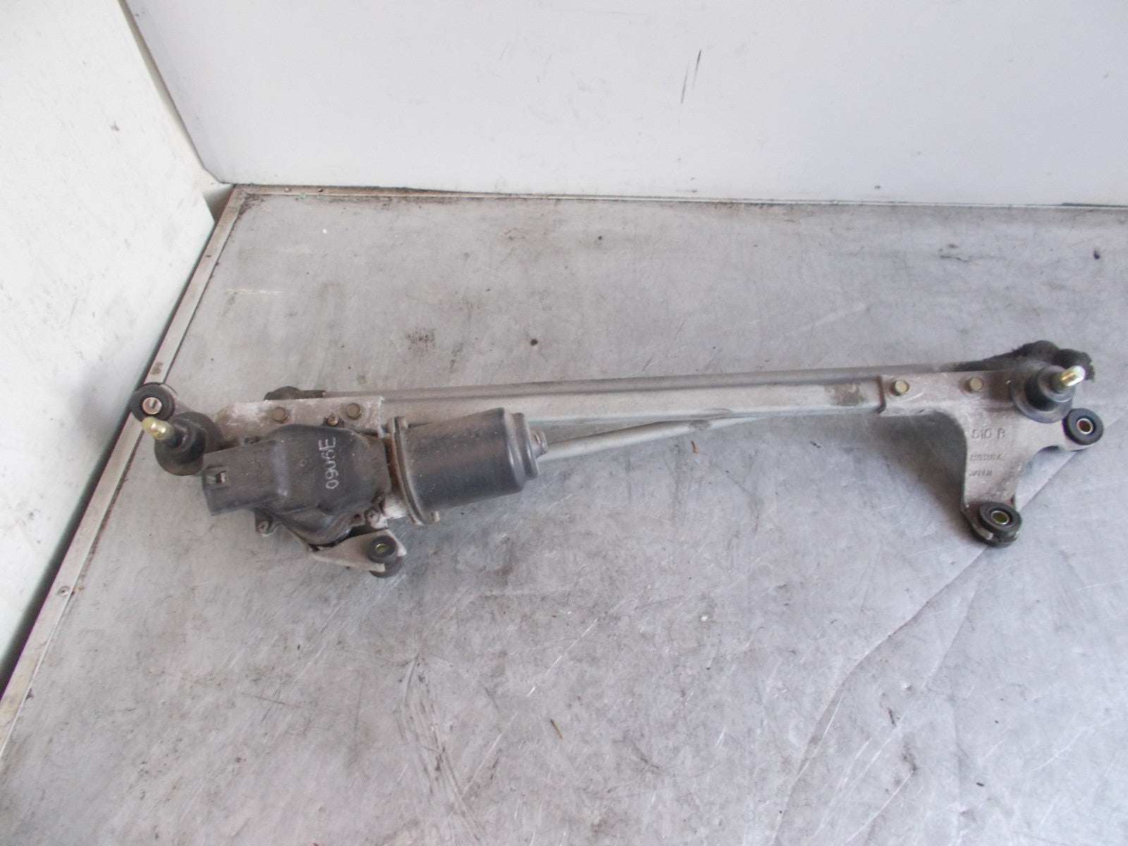 HONDA CRV MK1 2001 FRONT WINDSCREEN WIPER MOTOR LINKAGE MECHANISM