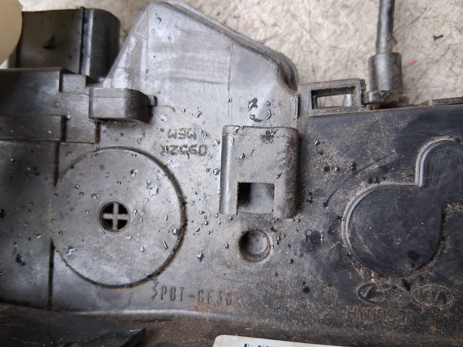 KIA SPORTAGE MK3 2012 NSF PASSENGER SIDE FRONT LEFT DOOR LOCK MECHANISM