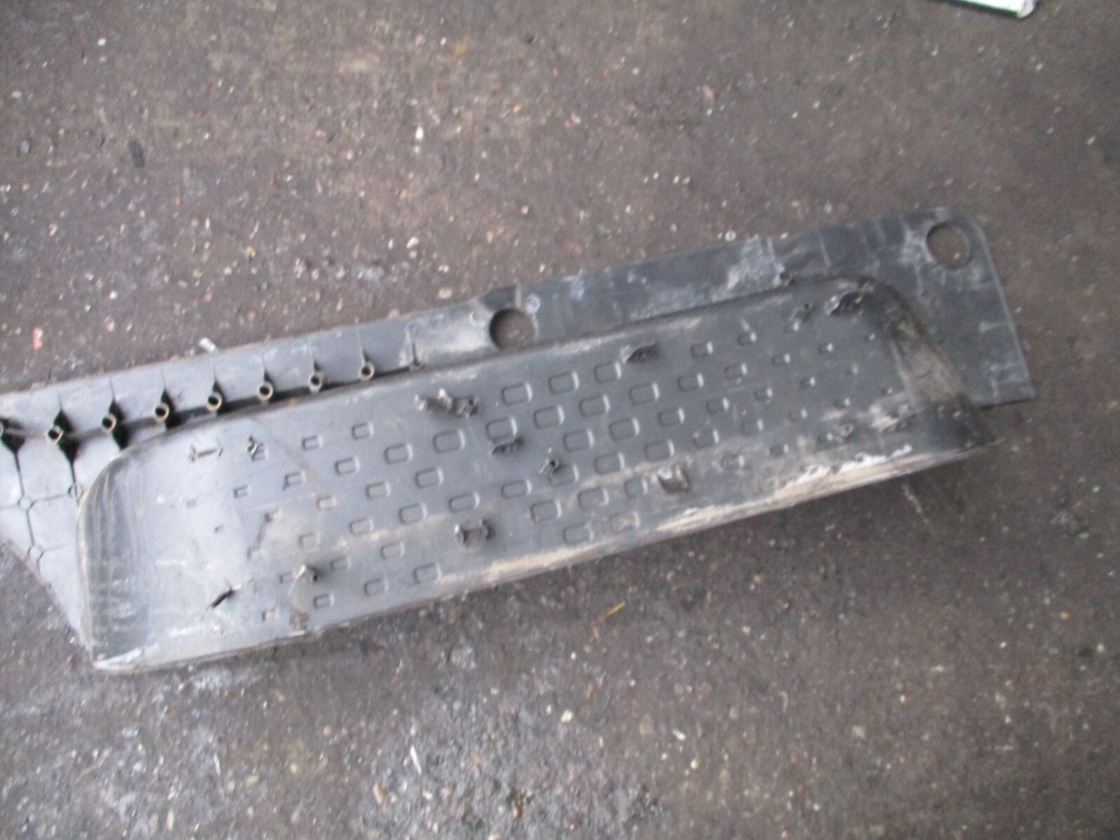 VAUXHALL VIVARO B 2018 OS DRIVER SIDE FRONT DOOR STEP TRIM COVER 93450152