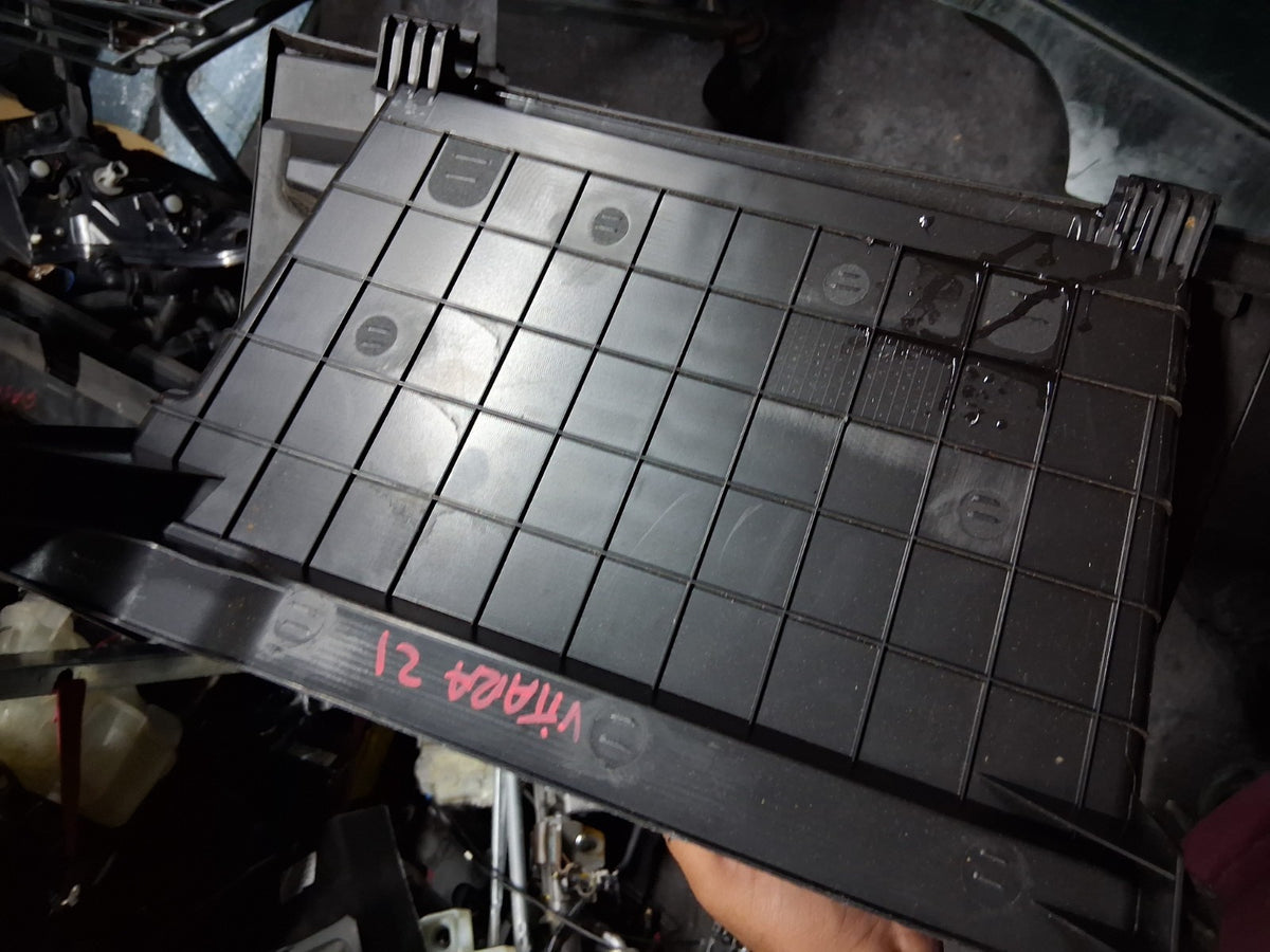 2022 SUZUKI VITARA MK4 GLOVE BOX FRONT STORAGE COMPARTMENT 7341054P005PK