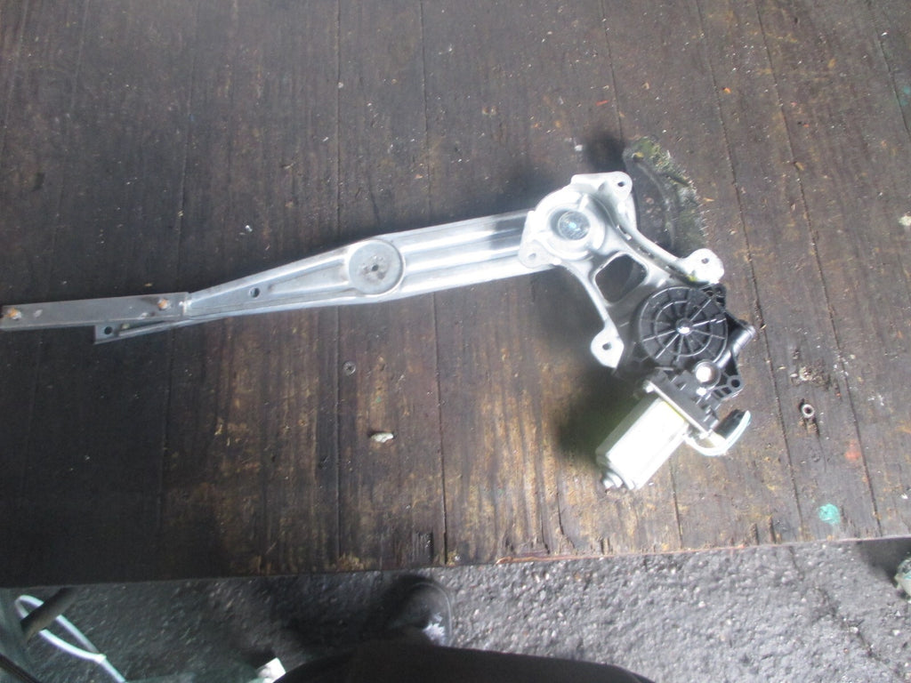 NISSAN MICRA 2014 MK4 OSF DRIVER SIDE FRONT WINDOW REGULATOR & MOTOR 827301HB1A
