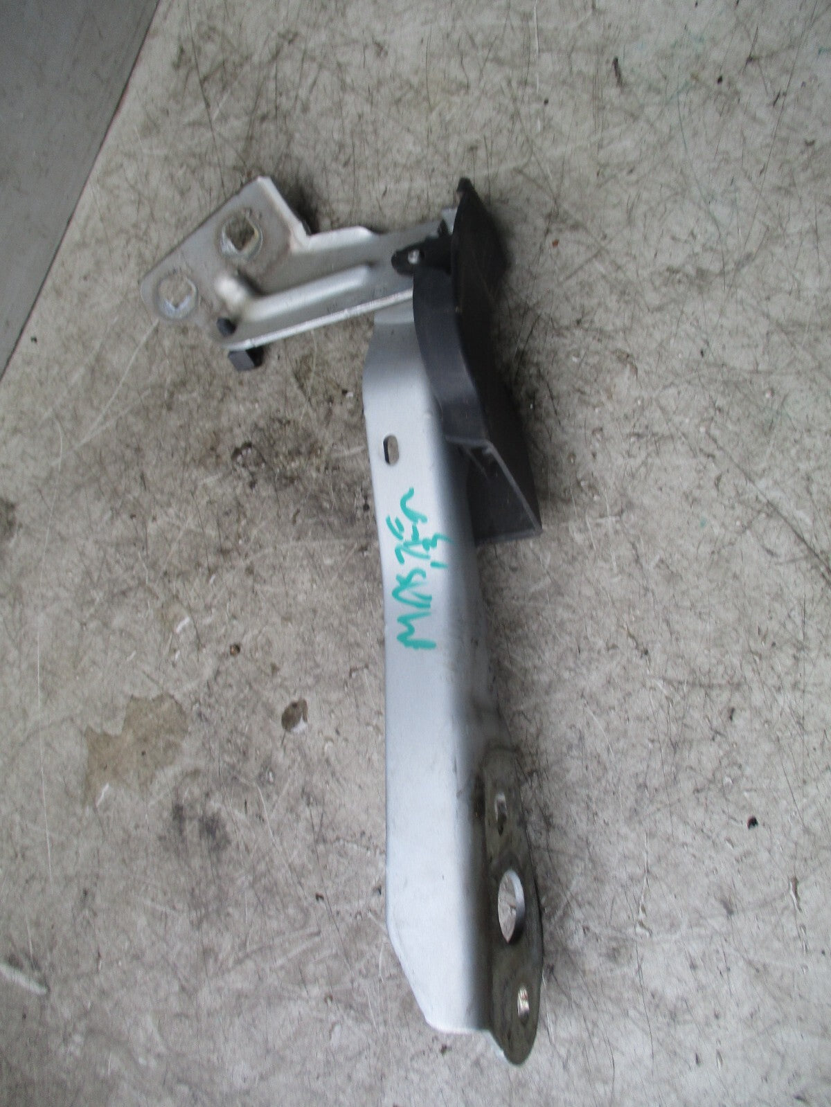 2013 RENAULT MASTER MK3 BONNET HINGES PAIR  654010006R