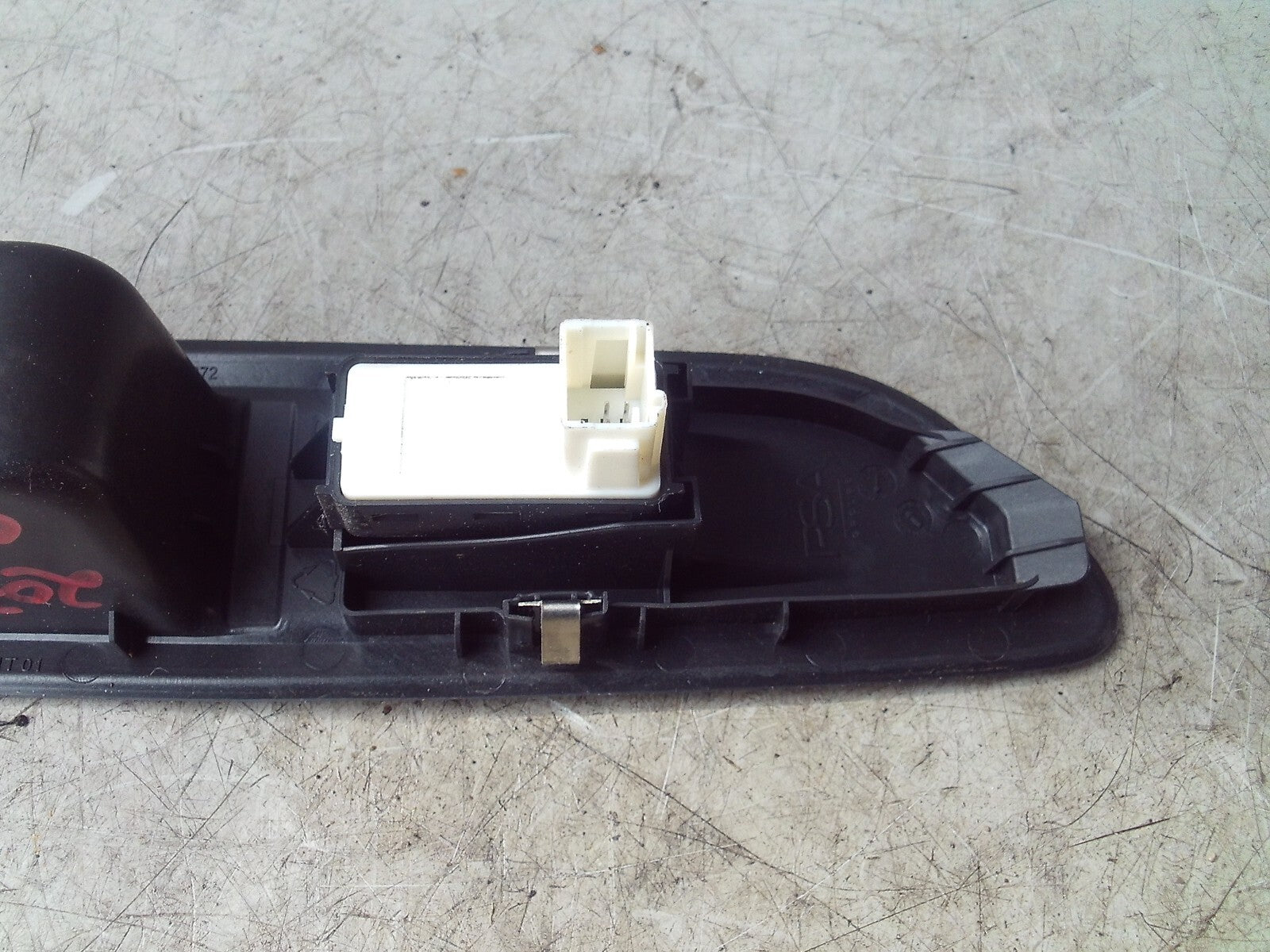 21 CITROEN C4 MK3 NSR PASSENGER SIDE REAR LEFT WINDOW CONTROL SWITCH 9831081580