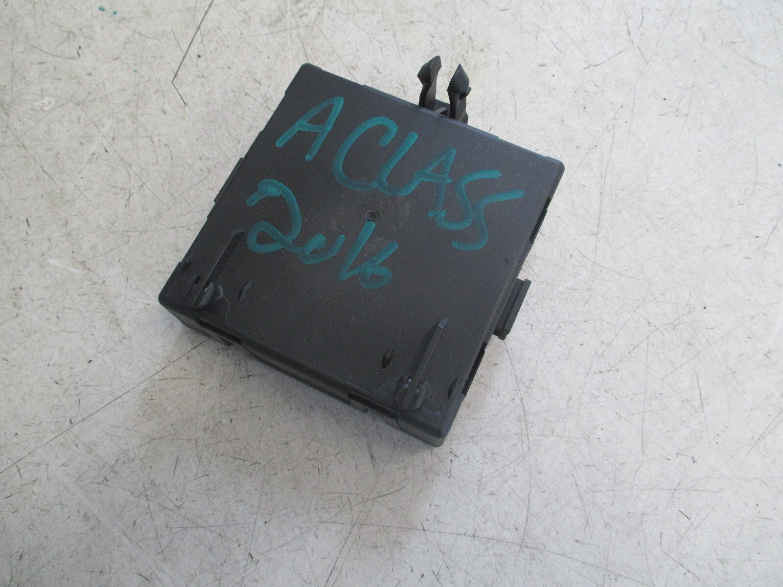 MERCEDES BENZ A CLASS W176 2016 PASSENGER FRONT DOOR CONTROL MODULE A1669000318