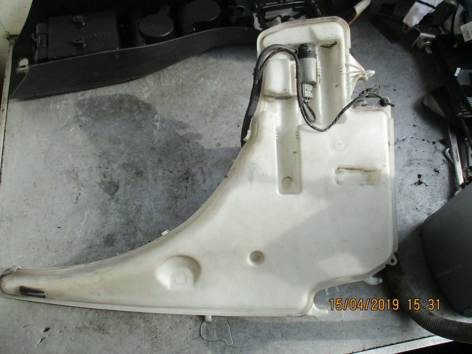 BMW 3 SERIES E90 WINDSCREEN WASHER BOTTLE LIQUID TANK 712423114