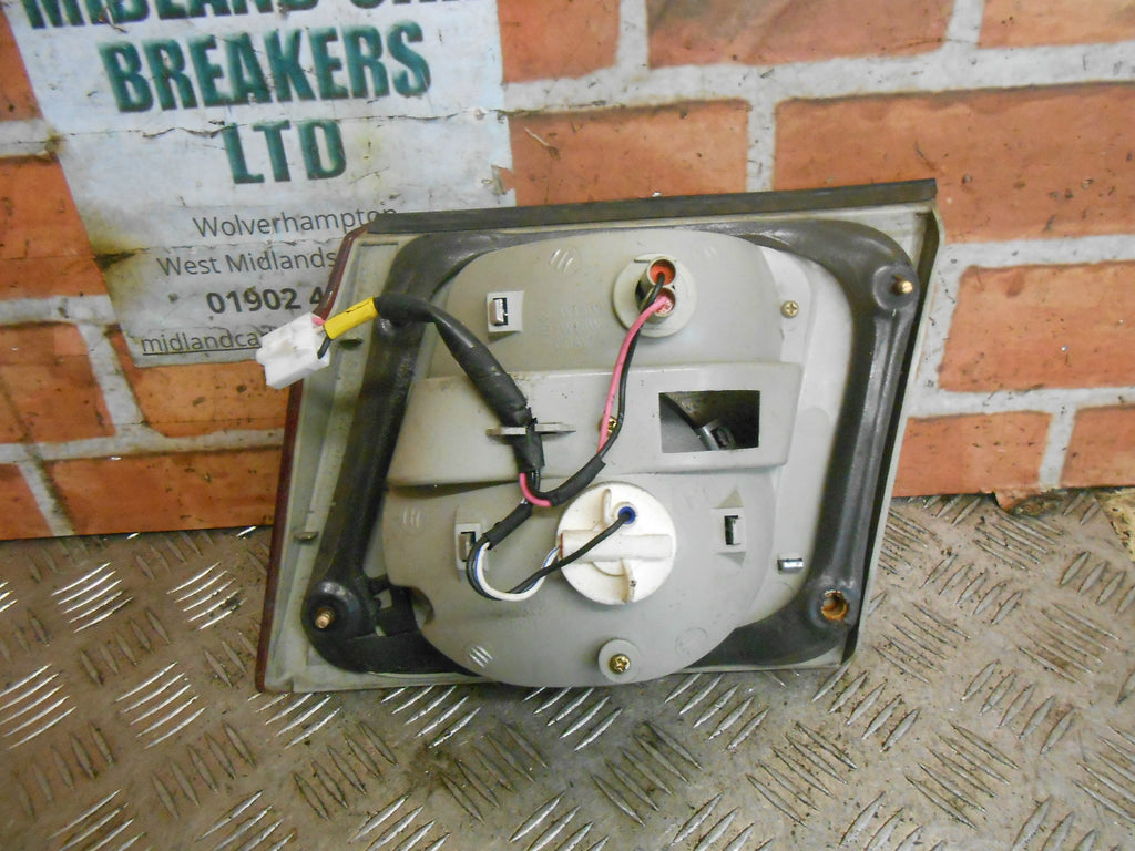 KIA CARENS MK2 2003 NSR PASSENGER SIDE REAR INNER LIGHT