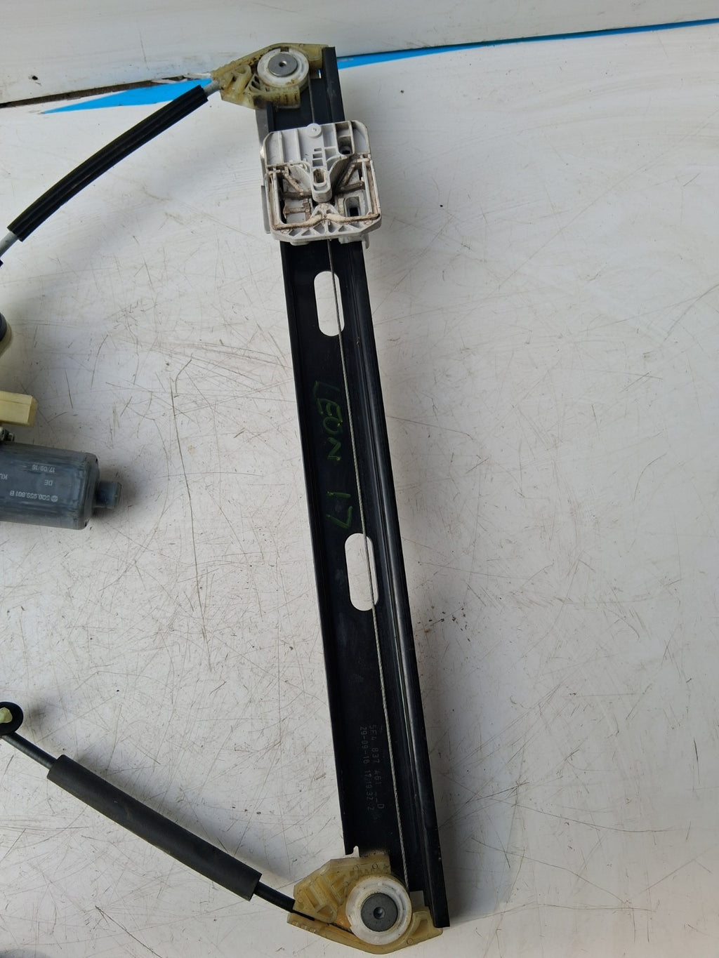SEAT LEON 2017 MK3 NSF PASSENGER FRONT WINDOW MOTOR REGULATOR 5Q0959801B