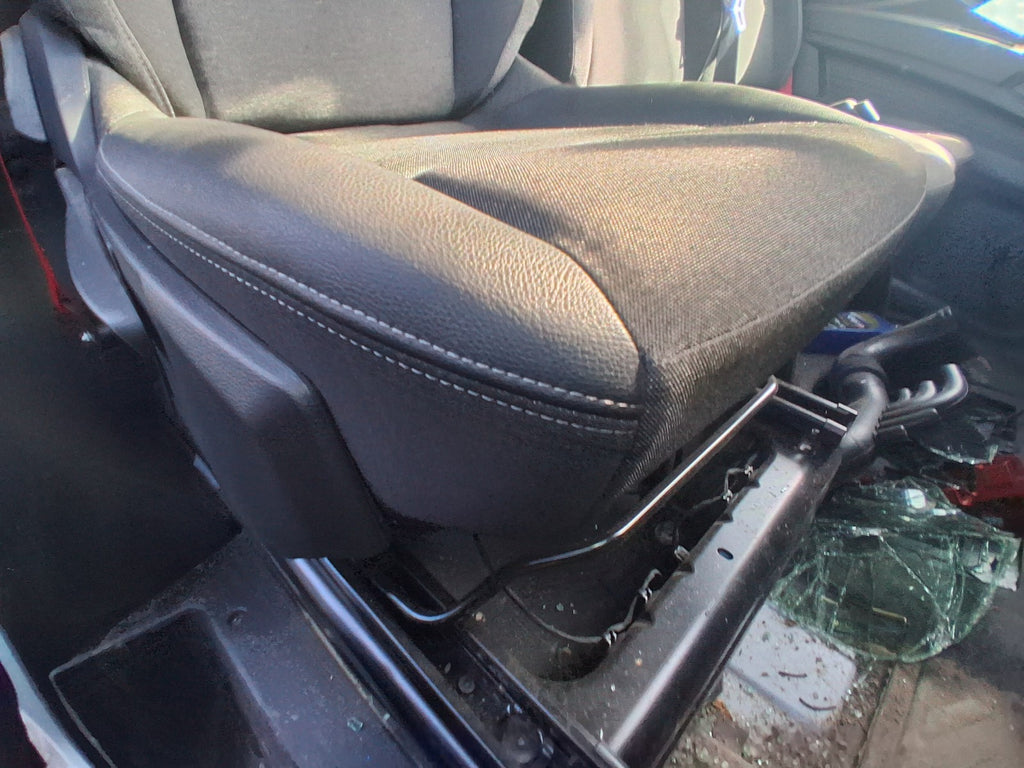 2025 RENAULT MASTER MK4 OSF DRIVER SIDE FRONT COMPLETE SEAT ARMREST FABRIC