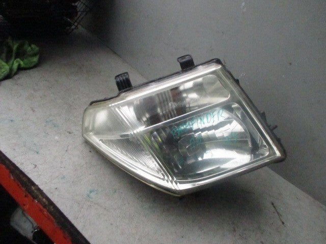 2006 NISSAN PATHFINDER R51 OS DRIVER SIDE HEADLIGHT 26010EB303