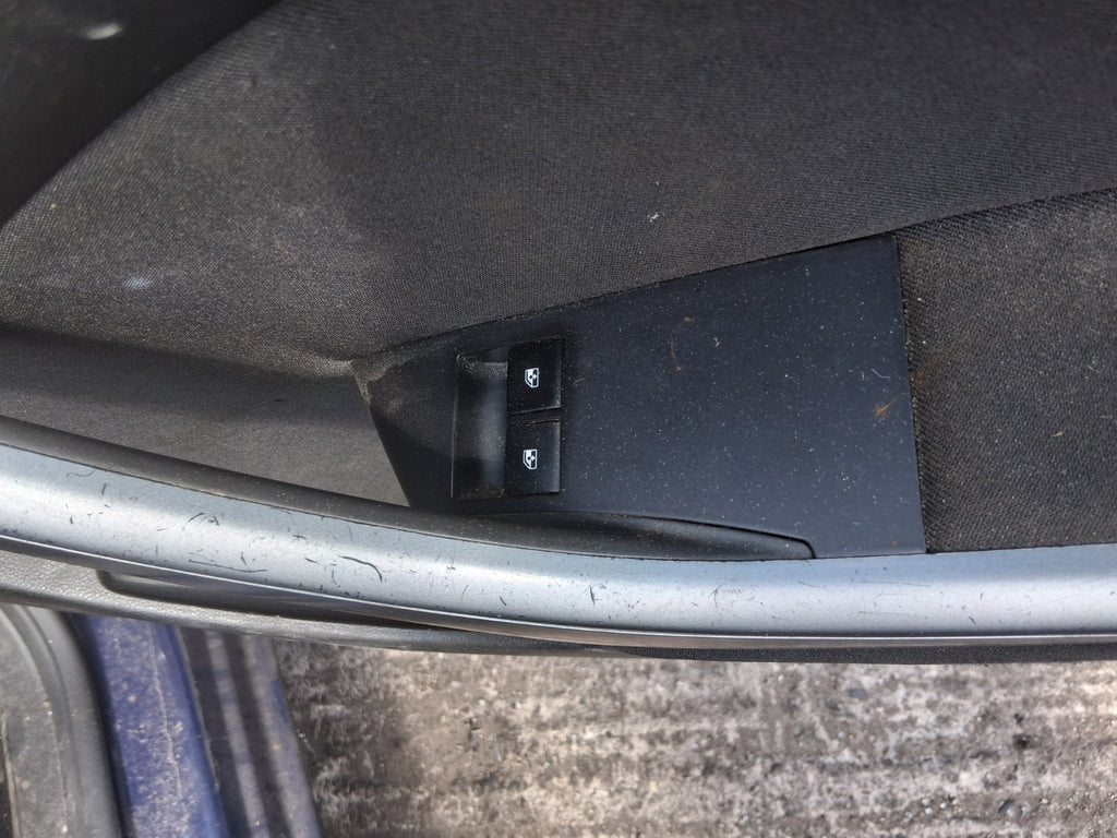 2013 VAUXHALL ASTRA J ESTATE OSF DRIVER SIDE FRONT RIGHT WINDOW CONTROL SWITCH