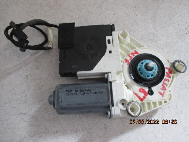 VW VOLKSWAGEN PASSAT B6 B7 NSF PASSENGER SIDE FRONT WINDOW MOTOR 1K0959702P