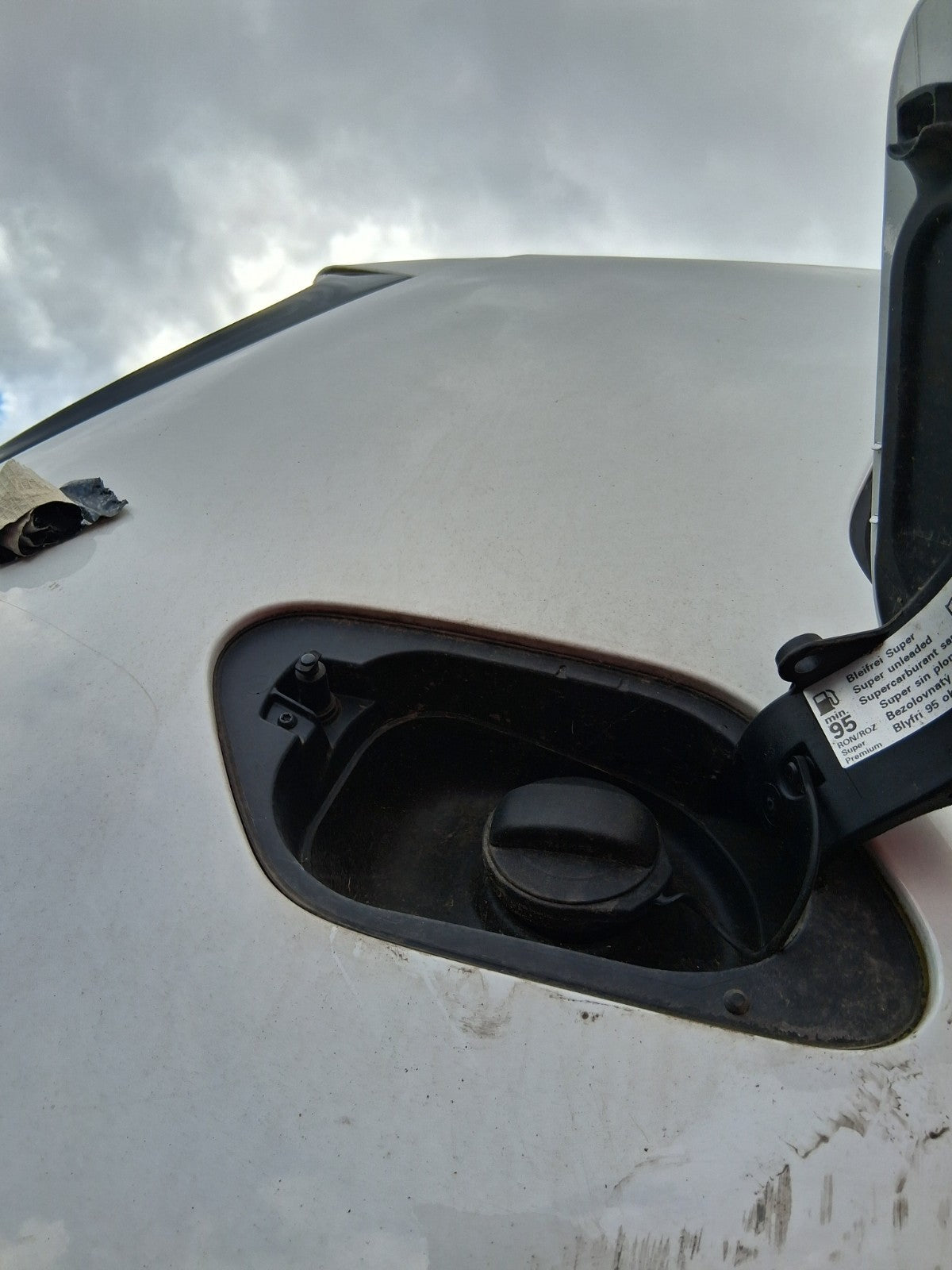 2016 VOLKSWAGEN GOLF MK7 FUEL FLAP LID COVER PURE WHITE LC9A