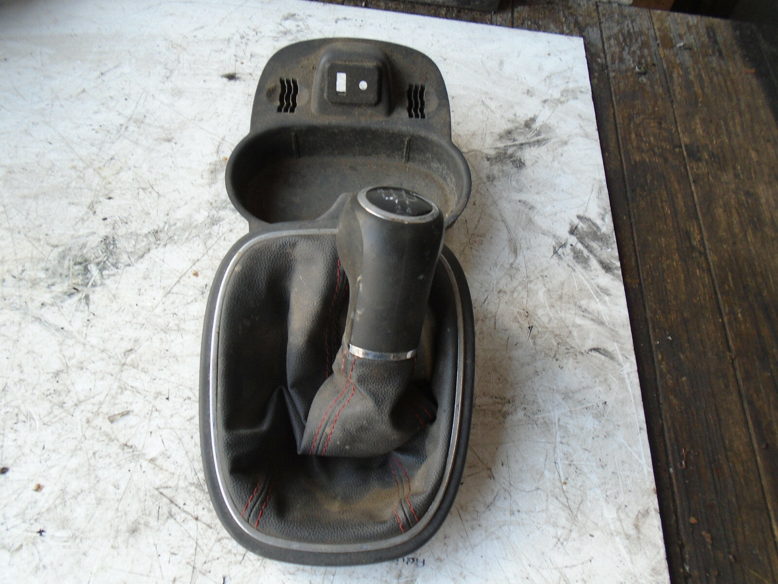 VAUXHALL CORSA D 2013 5 SPPED MANUAL GEARSTICK SURROUND + KNOB 13205815