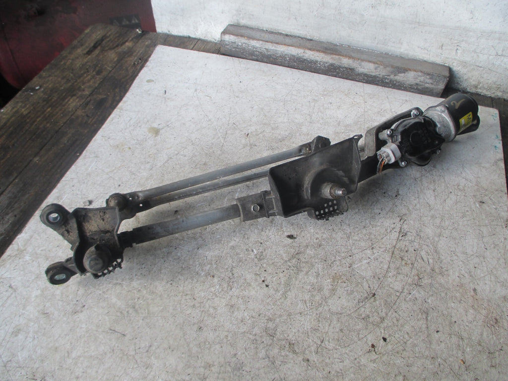 MAZDA 2 MK2 2014 FRONT WINDSCREEN WIPER MOTOR