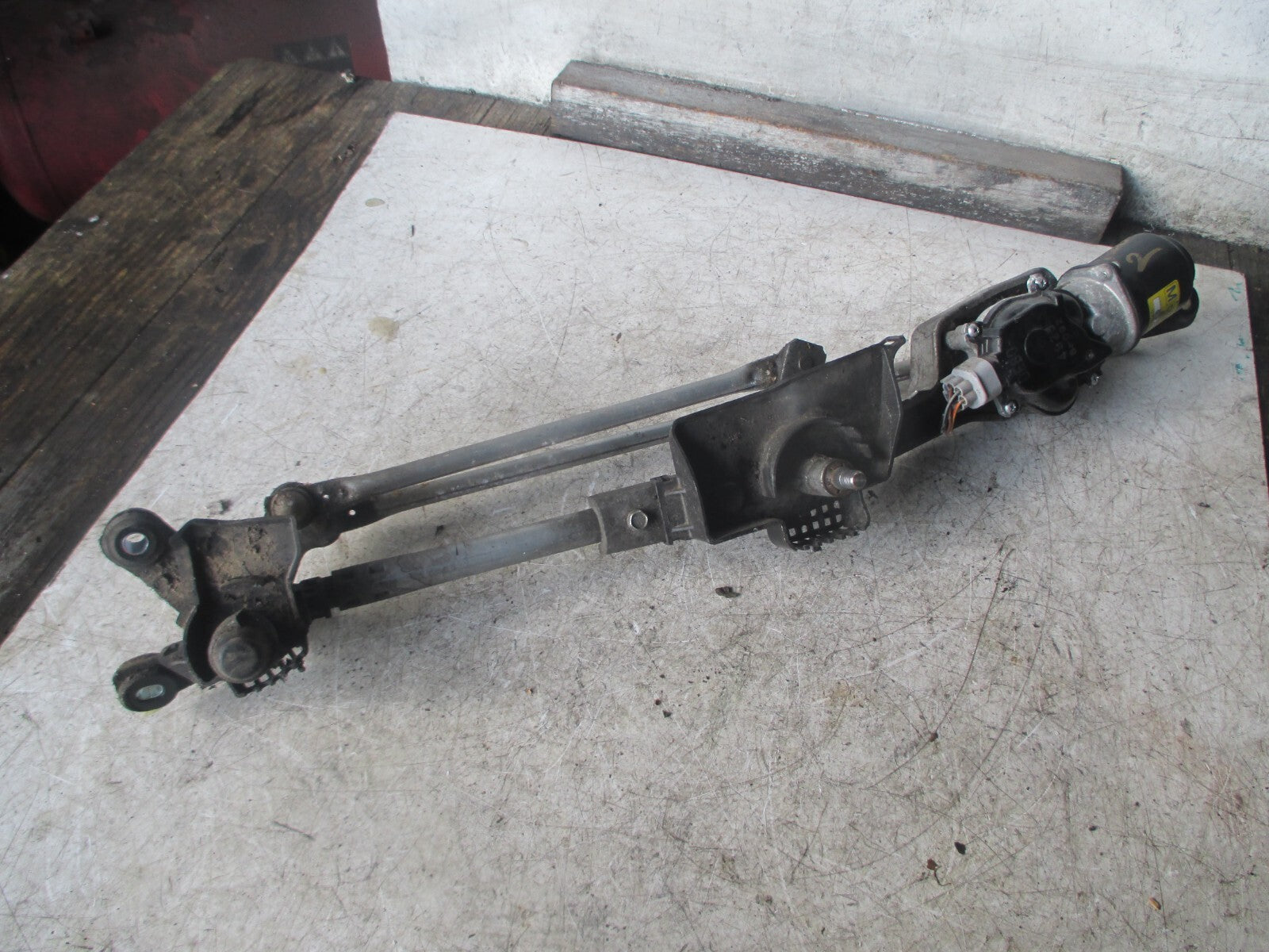 MAZDA 2 MK2 2014 FRONT WINDSCREEN WIPER MOTOR