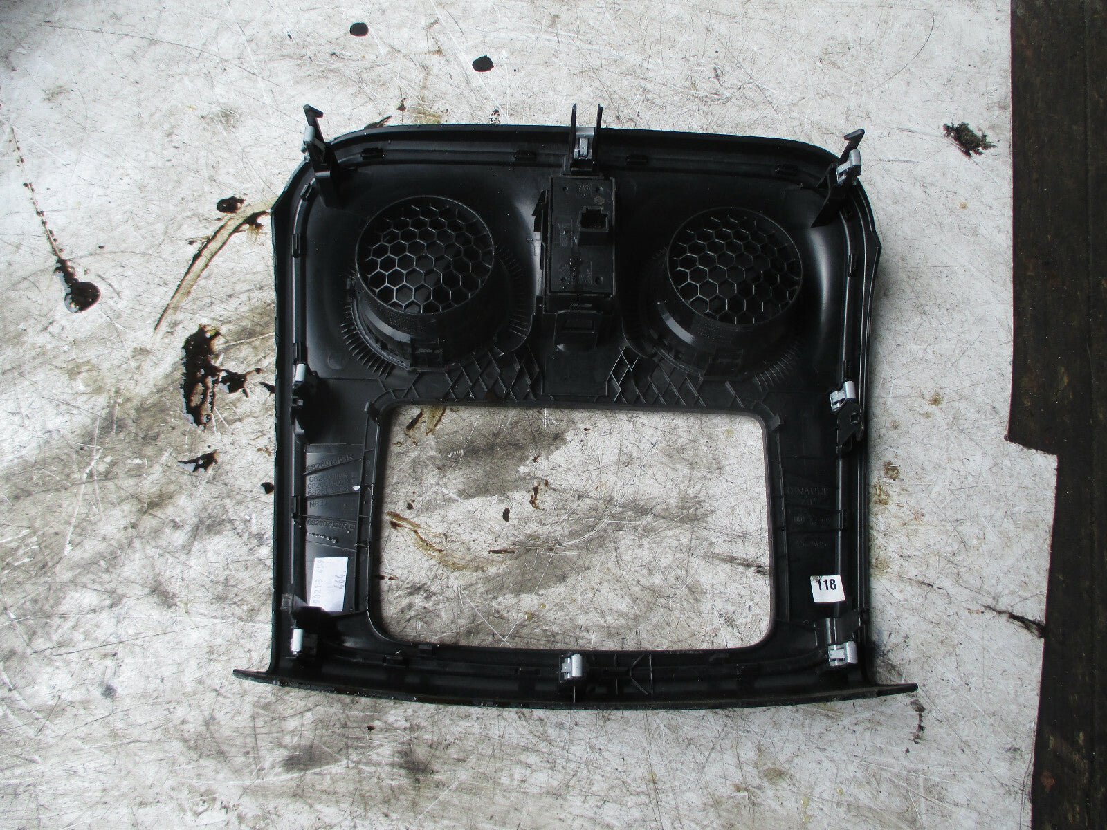 DACIA SANDERO 2017 AIR HEATER BLOWER VENT TRIM SURROUND HAZARD SWITCH 682607451R