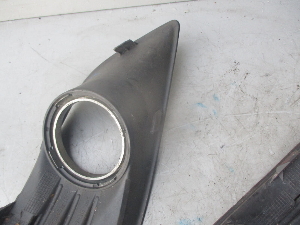 FORD FOCUS MK2 2010 LEFT RIGHT SIDE FOGLIGHT TRIM GRILL 8M51R19953AEW