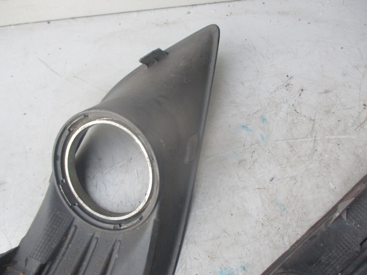 FORD FOCUS MK2 2010 LEFT RIGHT SIDE FOGLIGHT TRIM GRILL 8M51R19953AEW