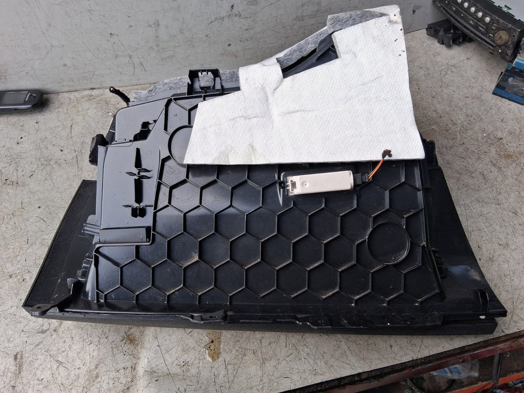 2016 BMW 1 SERIES F20 LCI DASHBOARD GLOVE BOX STORAGE COMPARTMENT 922725006