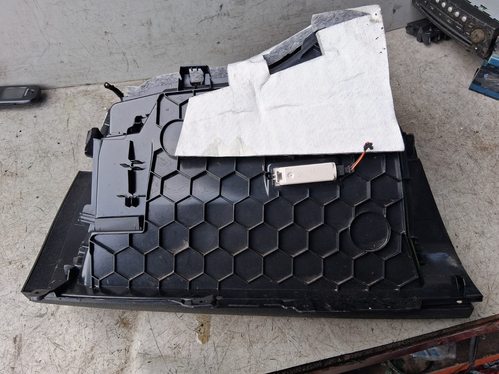 2016 BMW 1 SERIES F20 LCI DASHBOARD GLOVE BOX STORAGE COMPARTMENT 922725006