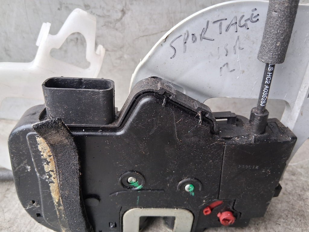 KIA SPORTAGE MK3 2012 NSR PASSENGER SIDE REAR LEFT DOOR LOCK MECHANISM