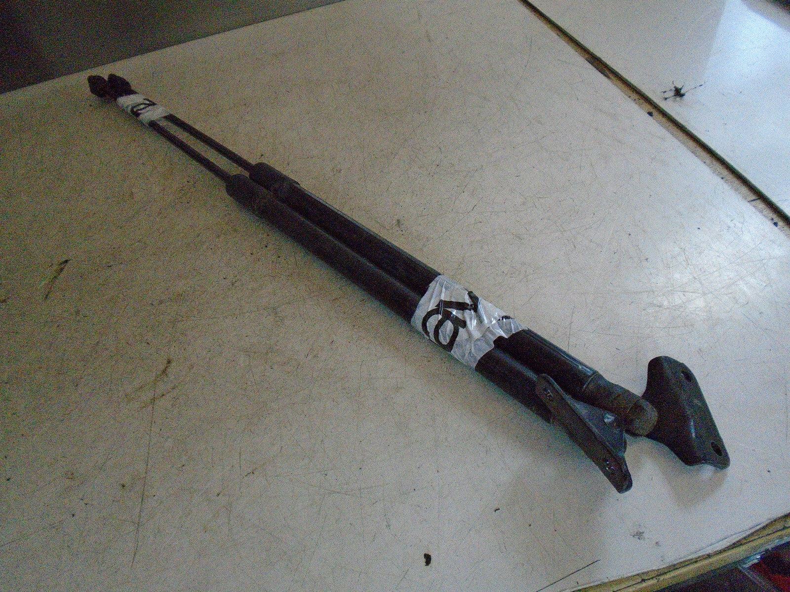 VAUXHALL CORSA E 2018 5 DOOR REAR TAILGATE STRUTS PAIR 39089133