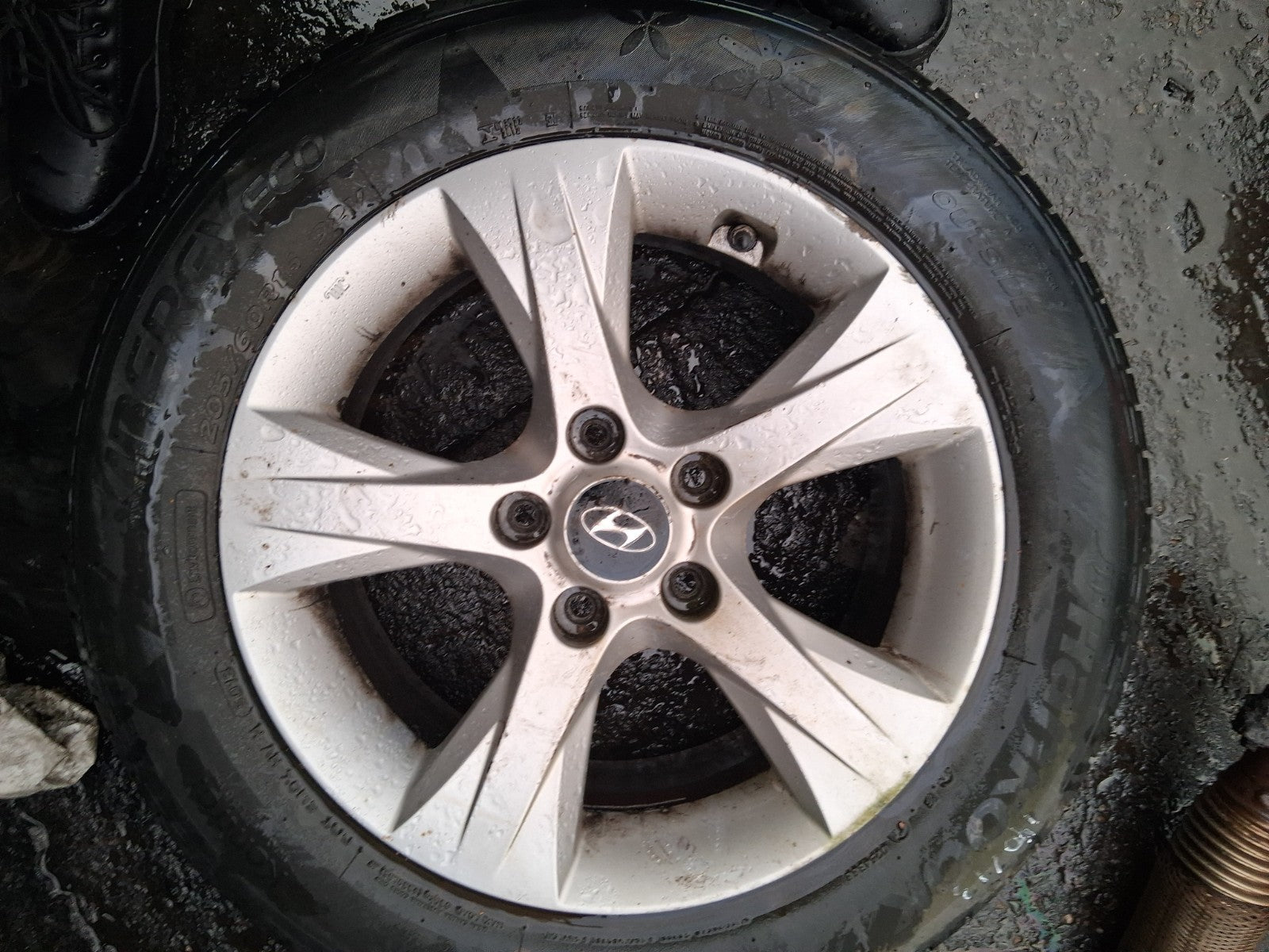 2013 HYUNDAI I40 16 INCH ALLOY WHEEL WITH TYRE 205/60R16