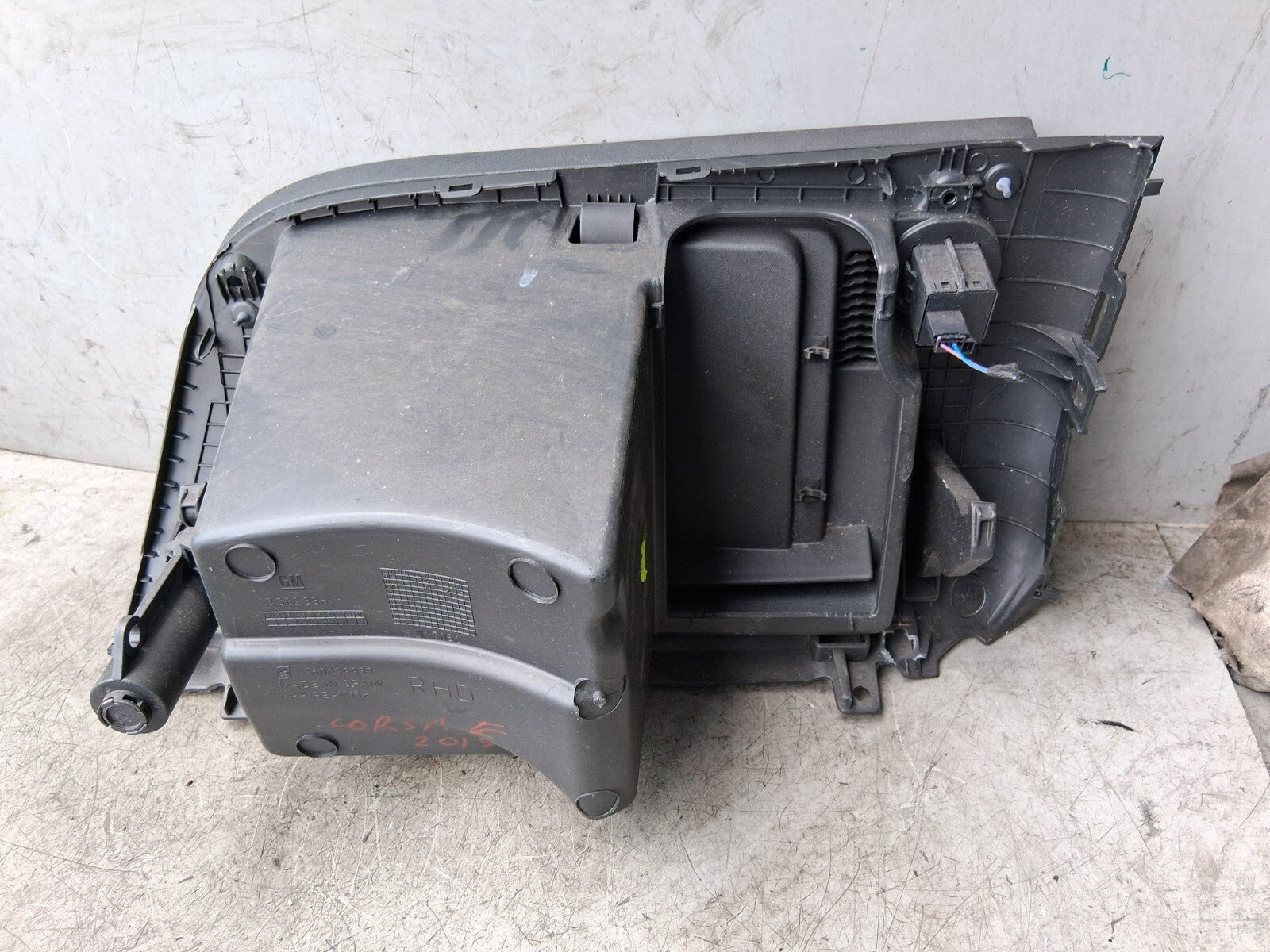 2015 VAUXHALL CORSA E DASHBOARD GLOVE BOX STORAGE COMPARTMENT 460029937