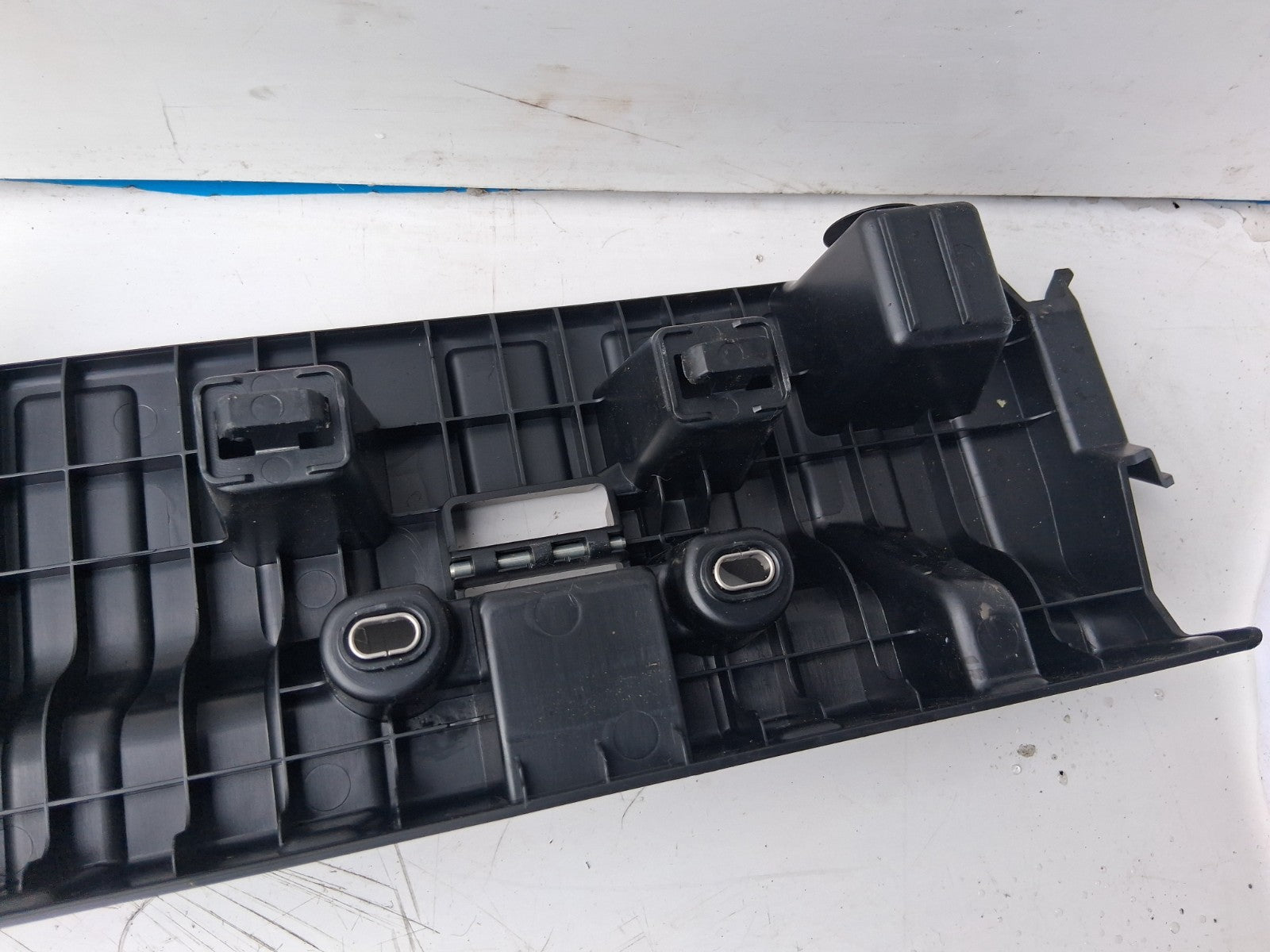 2024 BMW 2 SERIES F44 COUPE TAILGATE TRUNK INTERIOR FLOOR BRACKET 7475719