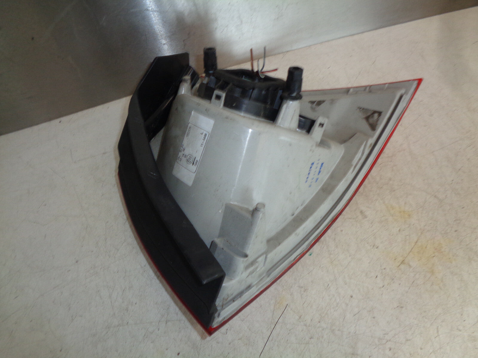 VW VOLKSWAGEN GOLF MK5 NSR PASSENGER SIDE REAR TAIL LIGHT TAIL LAMP