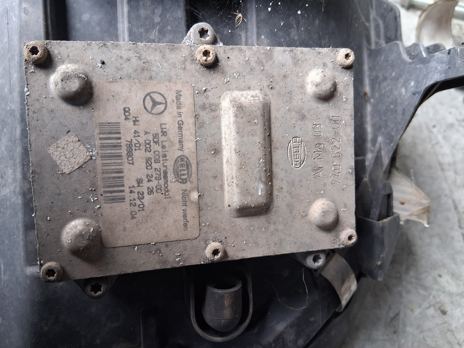 2005 MERCEDES BENZ E CLASS OS DRIVER SIDE FRONT HEADLIGHT A0028202426