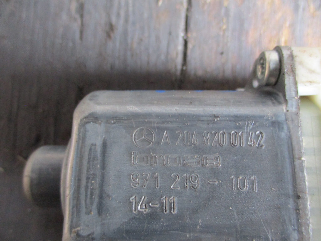 MERCEDES-BENZ C CLASS W204 2014 LEFT FRONT MOTOR REGULATOR A2048200142