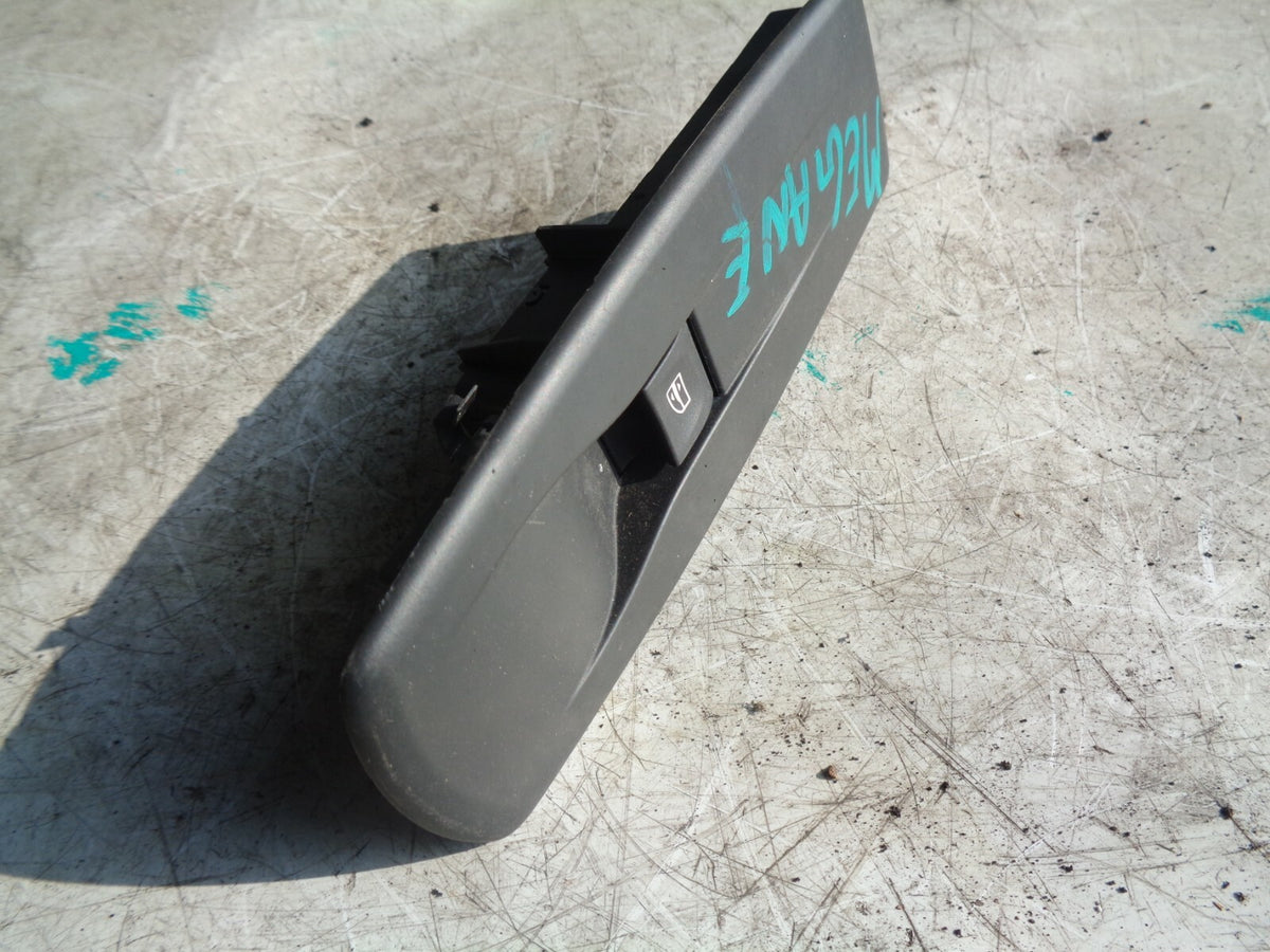 RENAULT MEGANE MK3 NS PASSENGER SIDE WINDOW SWITCH 80960004R
