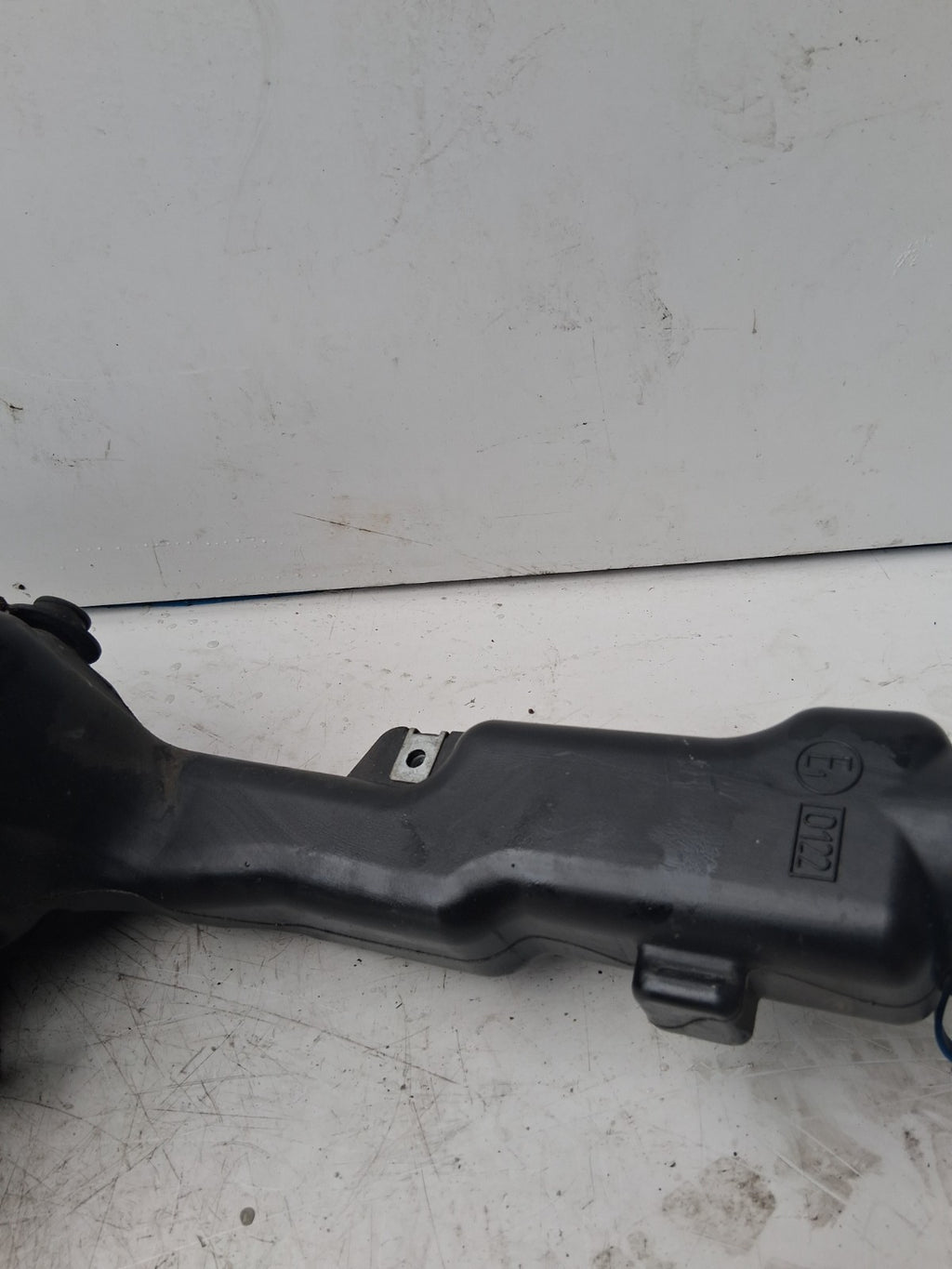2015 MERCEDES C-CLASS W204 FRONT WINDSCREEN WASHER BOTTLE TANK A2048601960
